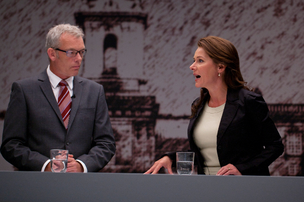 Birgitte Nyborg (Sidse Babett Knudsen) og Torben Friis (Søren Malling) i "Juul og Friis"-studiet.
