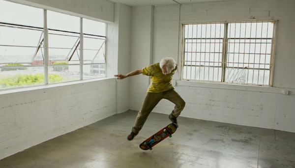 Neal Unger, el skater de 60 años en el video "Young & Unafraid" de The Moth & The Flame 9