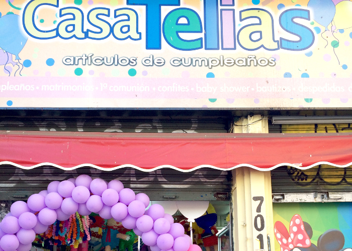 La calle Rosas y sus tiendas de cumpleaños 1