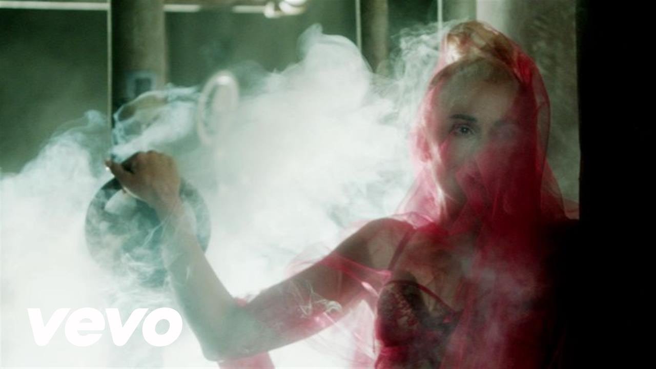 Misery, el nuevo video de Gwen Stefani 2