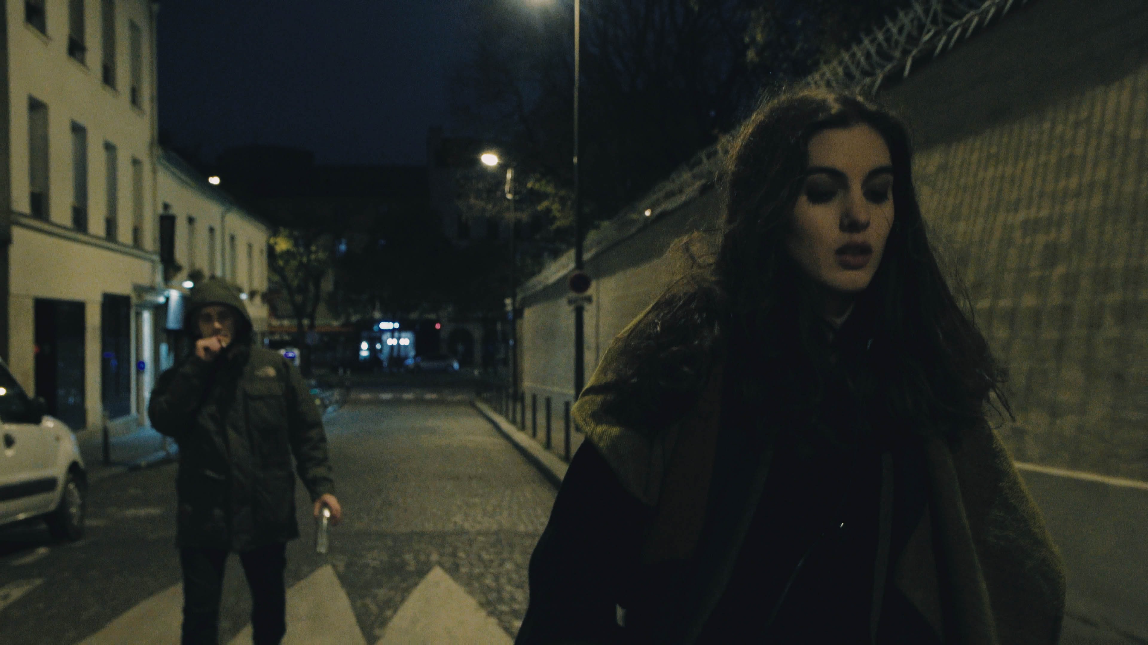 Las escenas: Caminar sola de noche 1