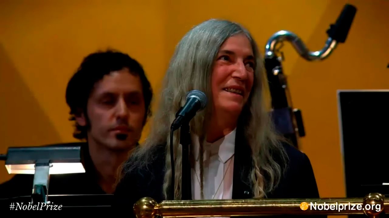 Patti Smith se emociona en la ceremonia del nobel de Bob Dylan 2