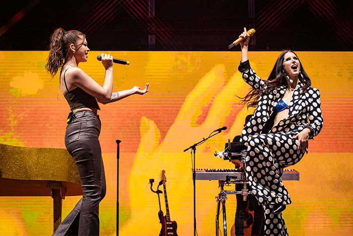 Francisca Valenzuela hace bailar a sus leales fans en Parque Estéreo 3