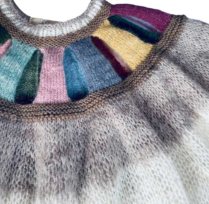 Tejido escapular RDG (Ropa de Género) en manos de Björk 1