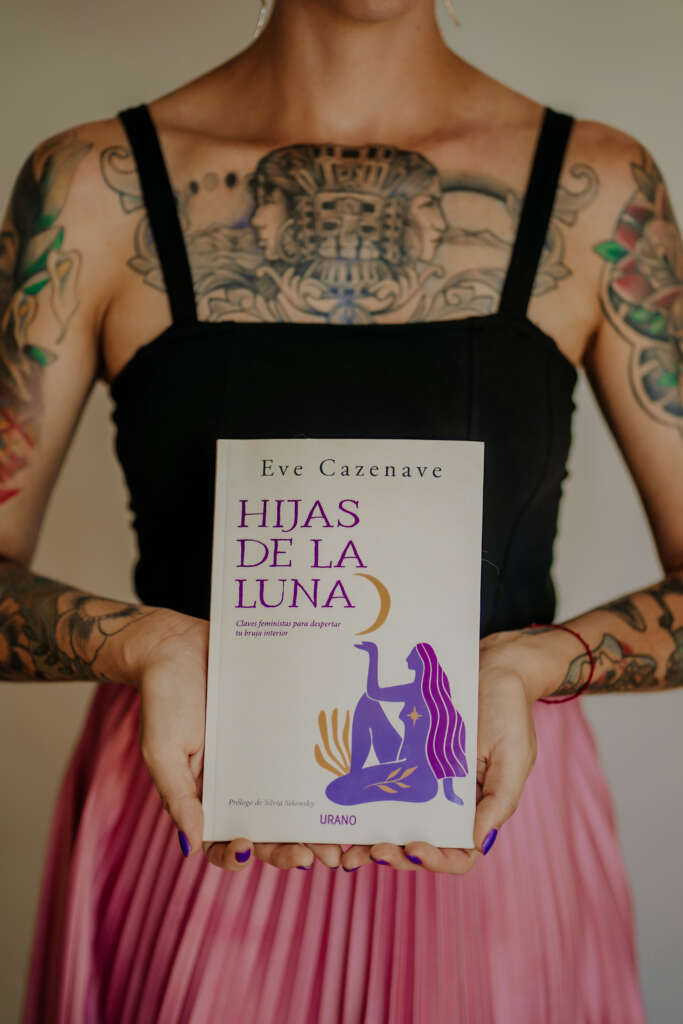 Hijas de la luna, un libro con claves feministas para despertar tu bruja interior 2