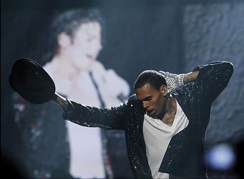 Chris Brown sigue cucú 5