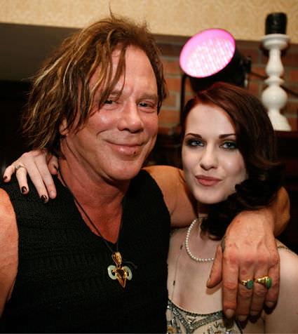 Es broma, cierto?: Evan Rachel Wood y Mickey Rourke??!! 4